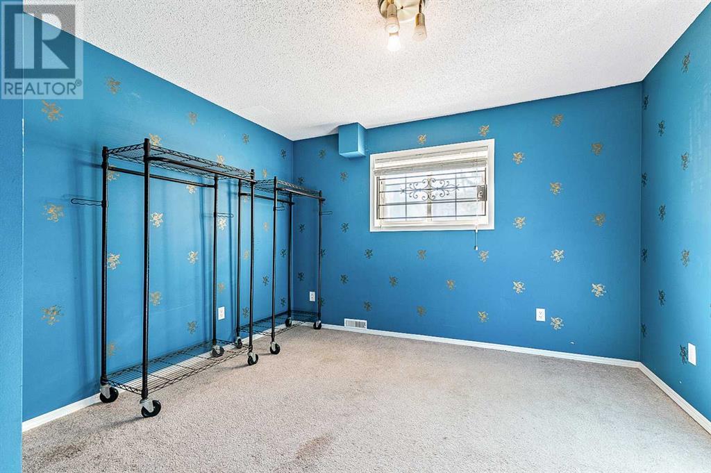 Single Family House Bi-level for Sale in  MacEwan Meadow Link NW MacEwan Glen Calgary 