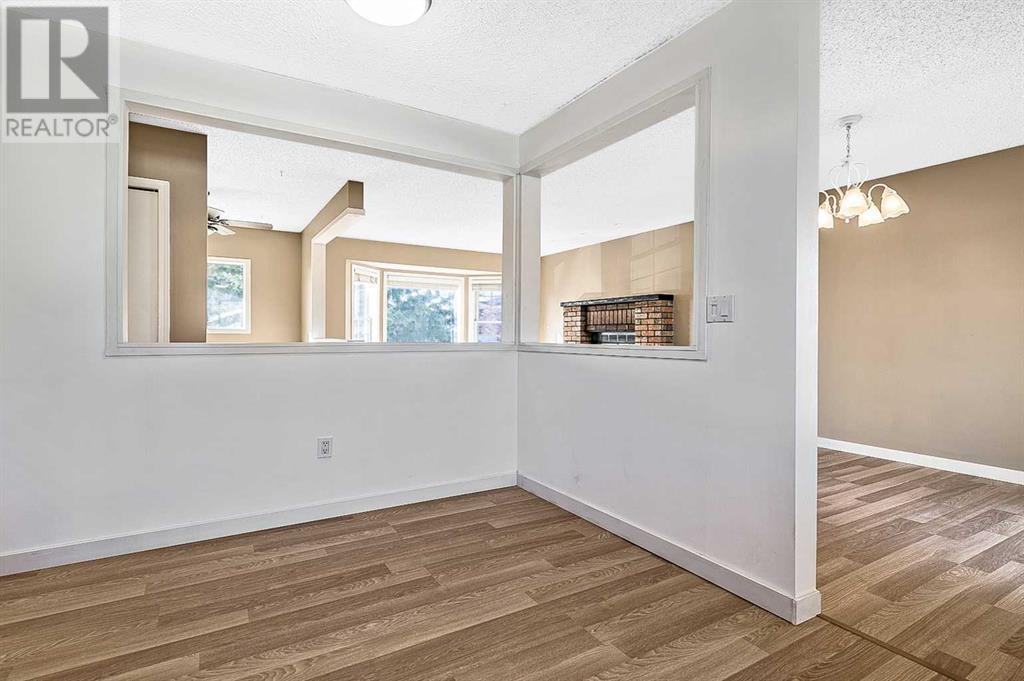 Single Family House Bi-level for Sale in  MacEwan Meadow Link NW MacEwan Glen Calgary 