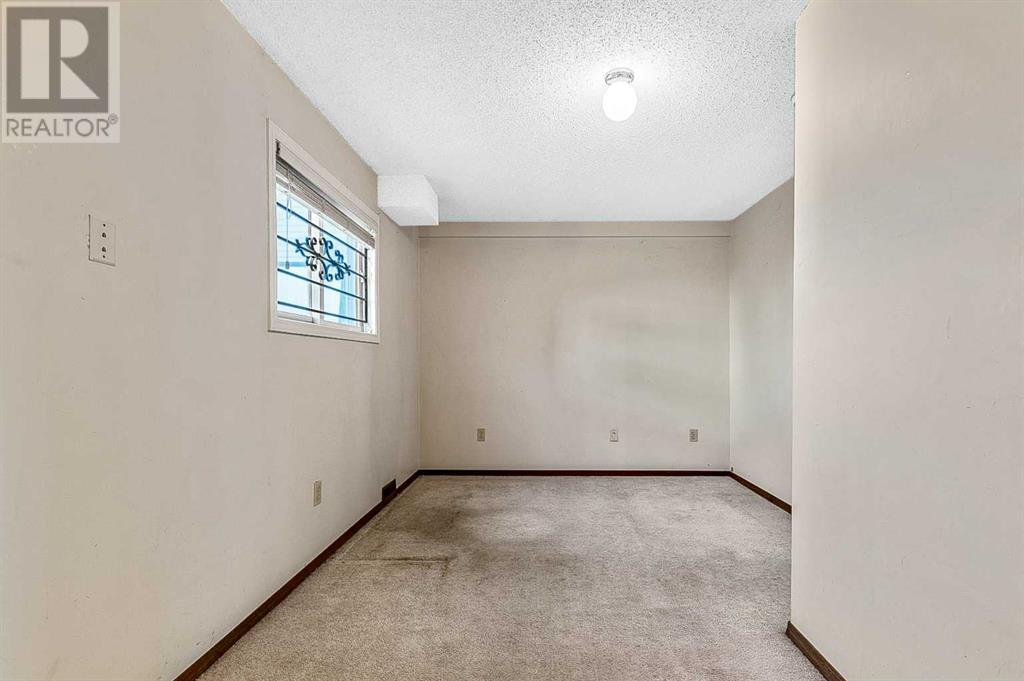 Single Family House Bi-level for Sale in  MacEwan Meadow Link NW MacEwan Glen Calgary 