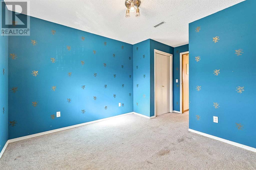 Single Family House Bi-level for Sale in  MacEwan Meadow Link NW MacEwan Glen Calgary 