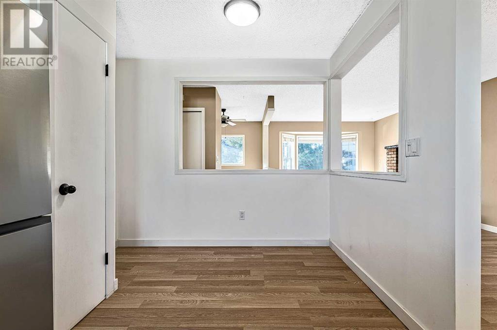 Single Family House Bi-level for Sale in  MacEwan Meadow Link NW MacEwan Glen Calgary 