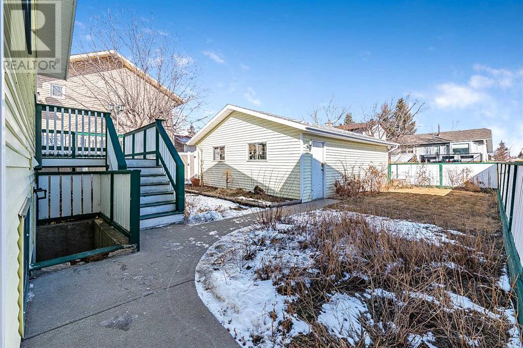 Single Family House Bi-level for Sale in  MacEwan Meadow Link NW MacEwan Glen Calgary 