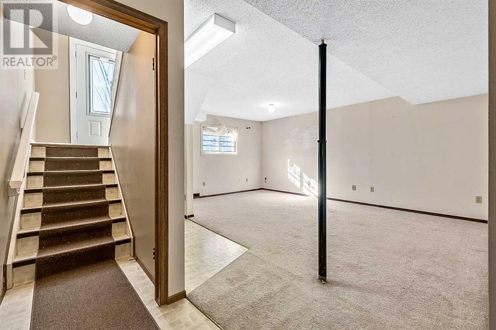 Single Family House Bi-level for Sale in  MacEwan Meadow Link NW MacEwan Glen Calgary 