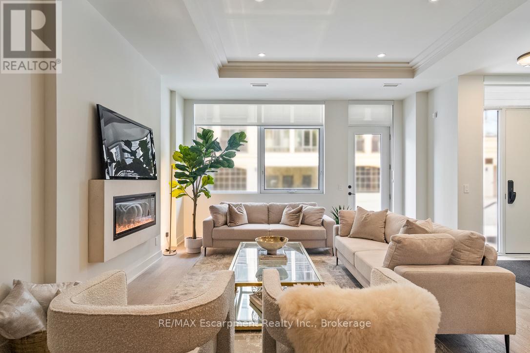 Photo 17 of 105 123 Maurice Drive, Oakville ON