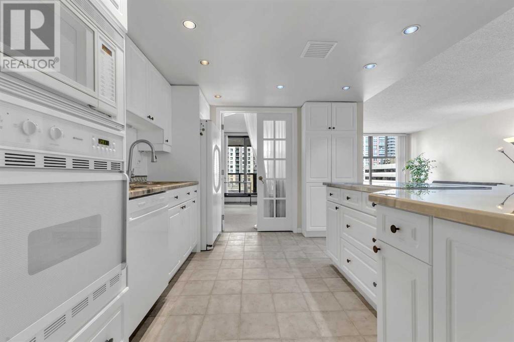Single Family House for Sale in    Avenue SW Downtown West End Calgary 