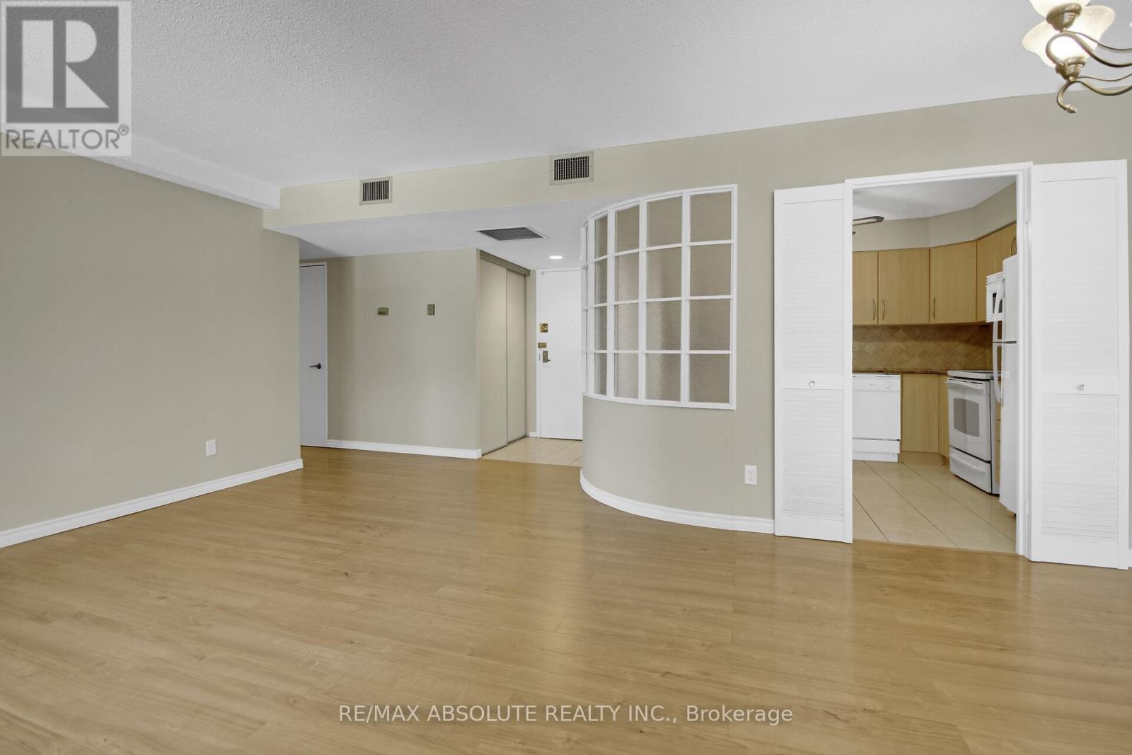Photo 2 of 203 50 Emmerson Avenue, Ottawa ON