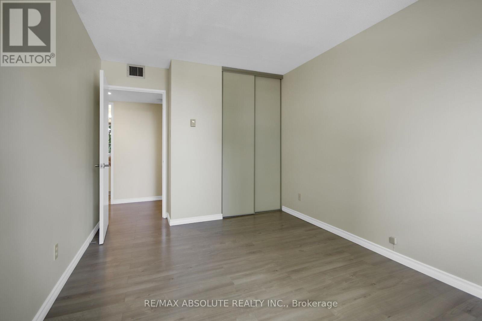 Photo 15 of 203 50 Emmerson Avenue, Ottawa ON