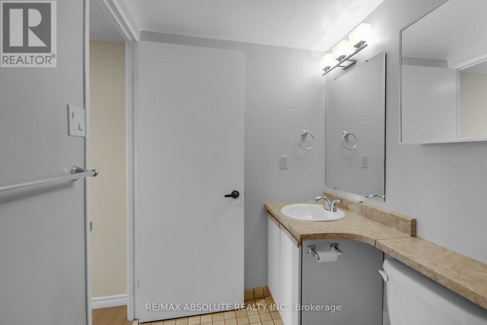 Photo 4 of 203 50 Emmerson Avenue, Ottawa ON