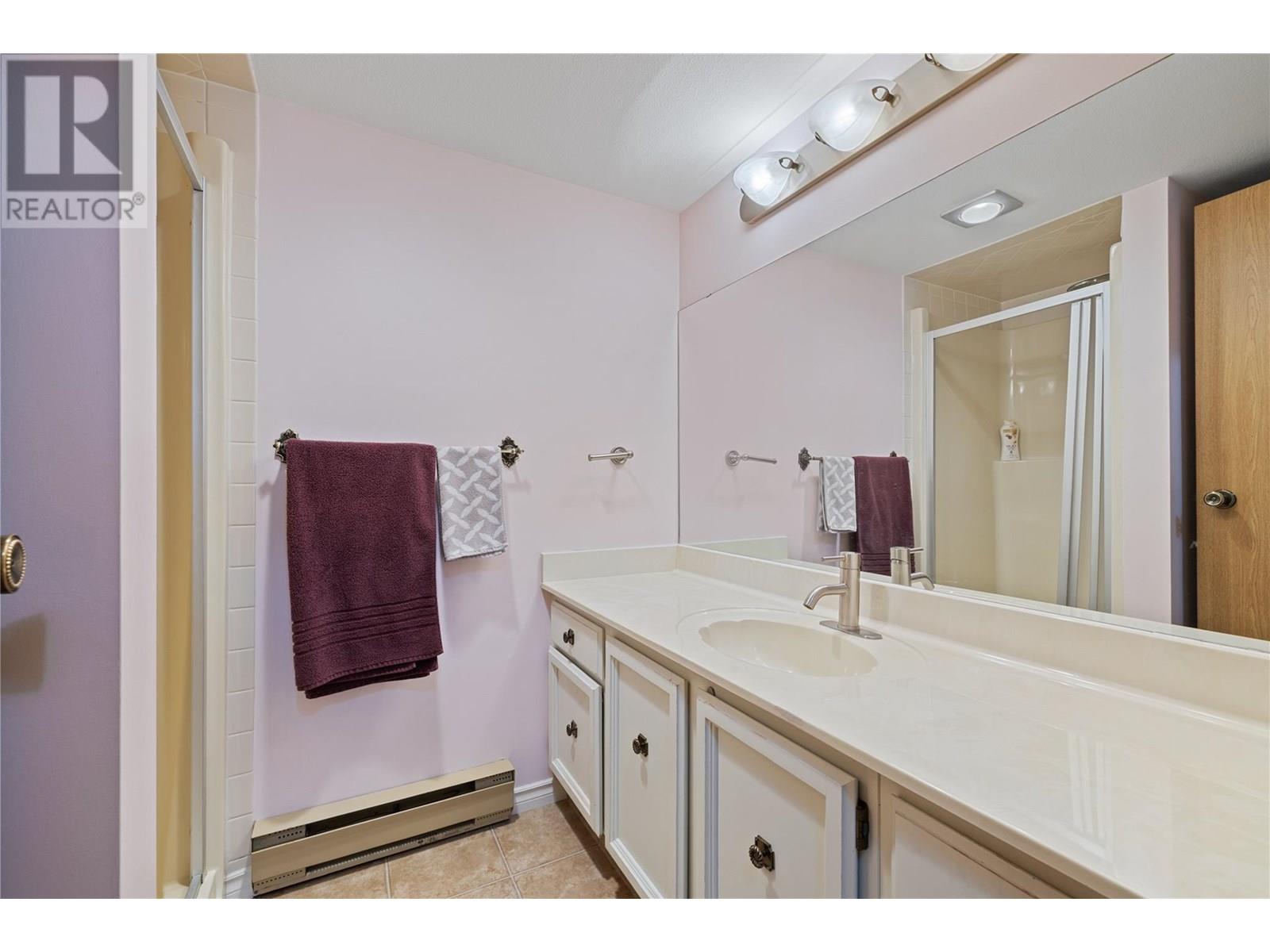 104 1035 Bernard Avenue, Kelowna