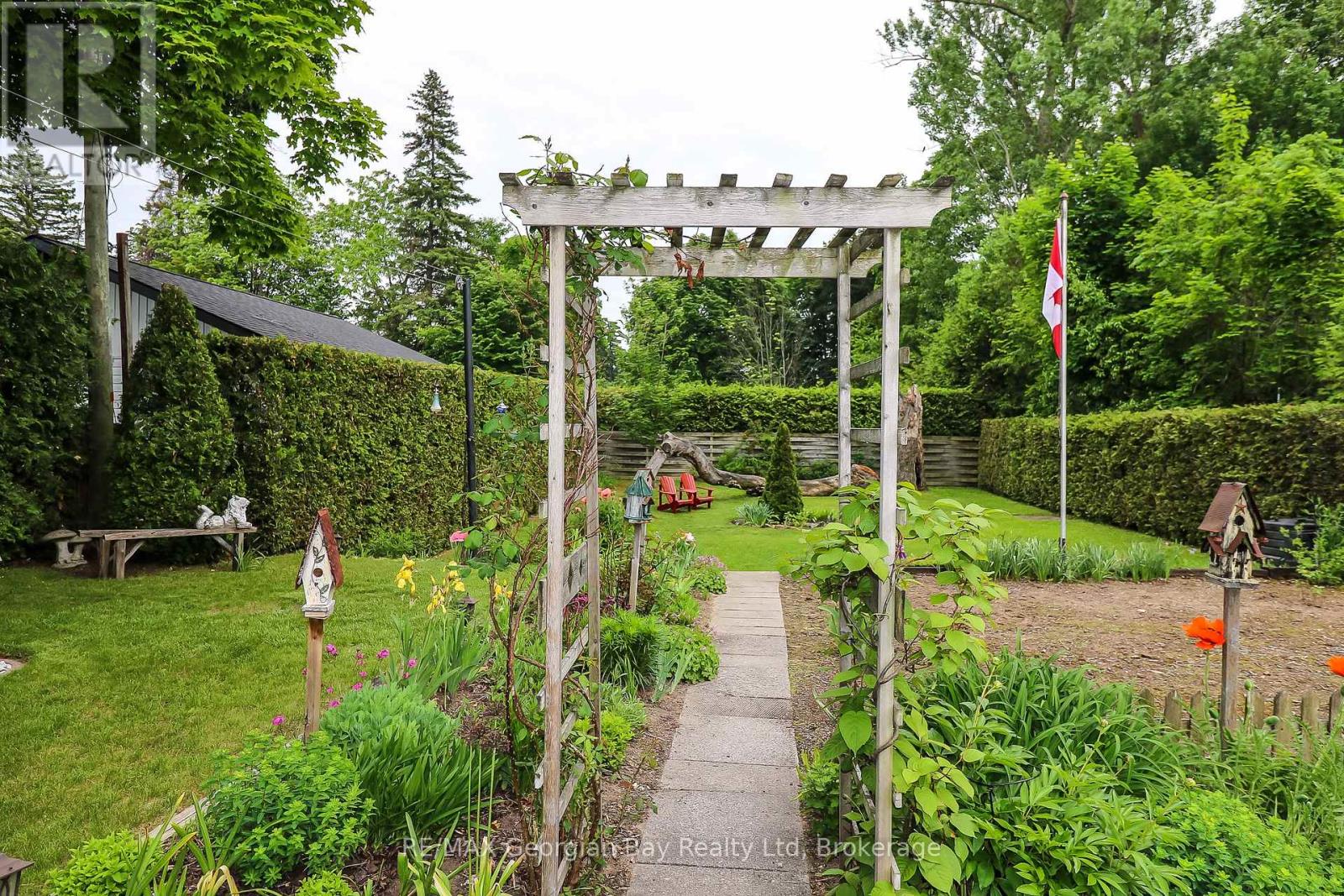 Photo 40 of 525 Yonge Street, Midland ON