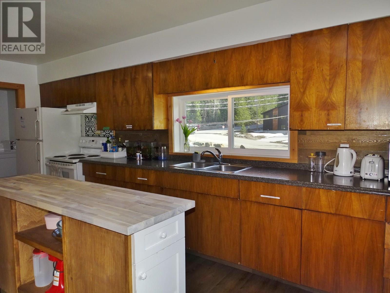  3915 OLD RED MOUNTAIN Road, Rossland