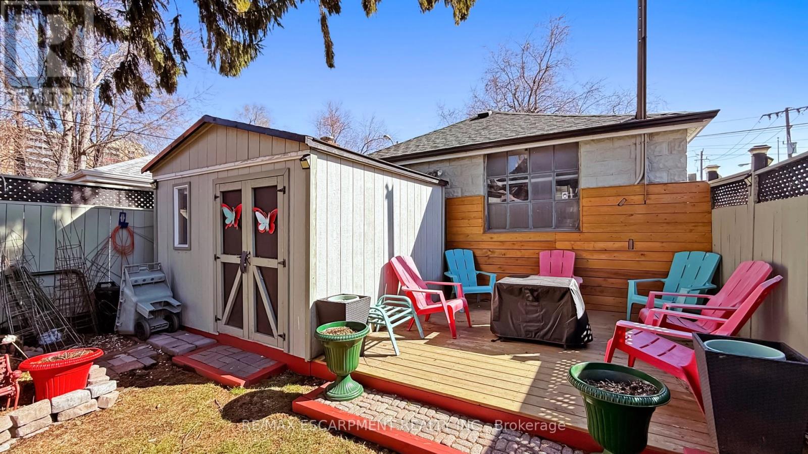 Single Family House Bungalow for Sale in  VICTORIA PARK AVENUE Toronto (Oakridge) 