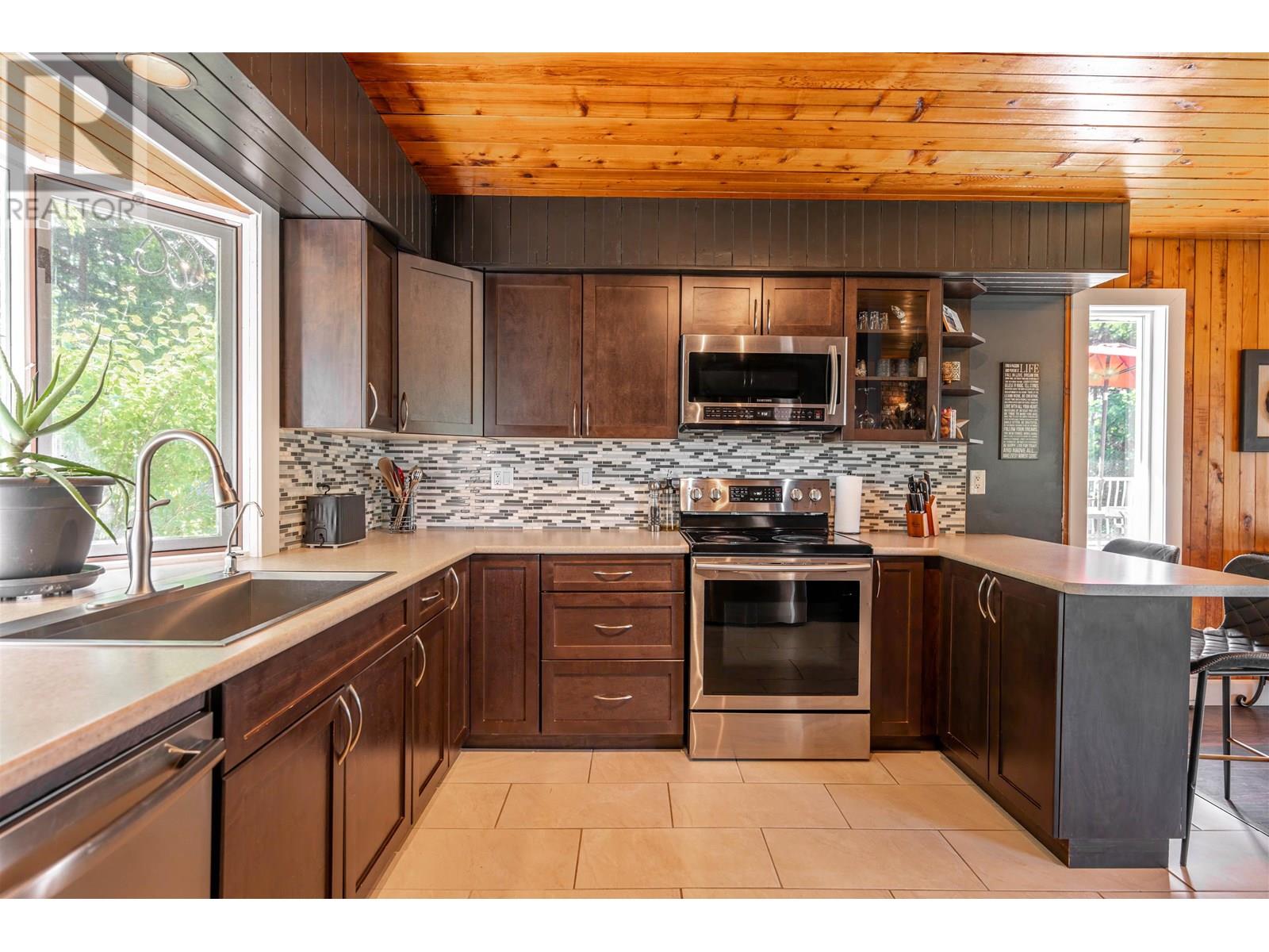Photo 5 of 21665 West Lake Road, Prince George BC