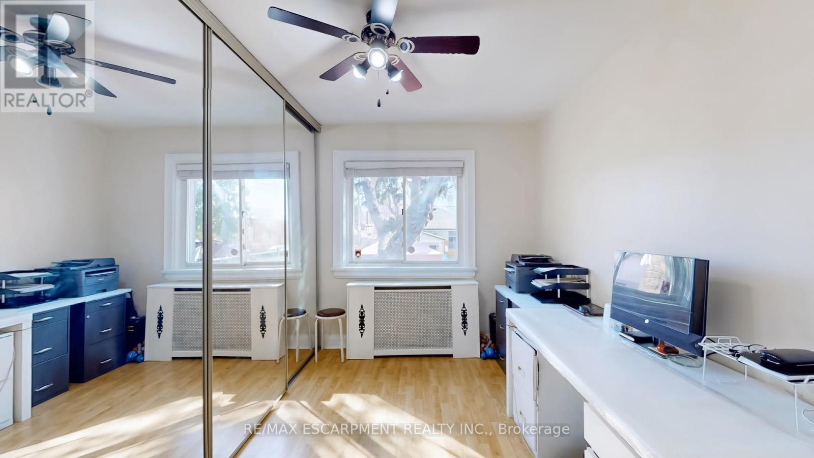 Single Family House Bungalow for Sale in  VICTORIA PARK AVENUE Toronto (Oakridge) 