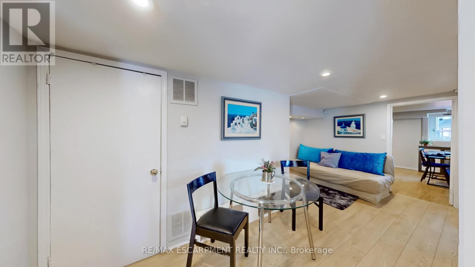 Single Family House Bungalow for Sale in  VICTORIA PARK AVENUE Toronto (Oakridge) 