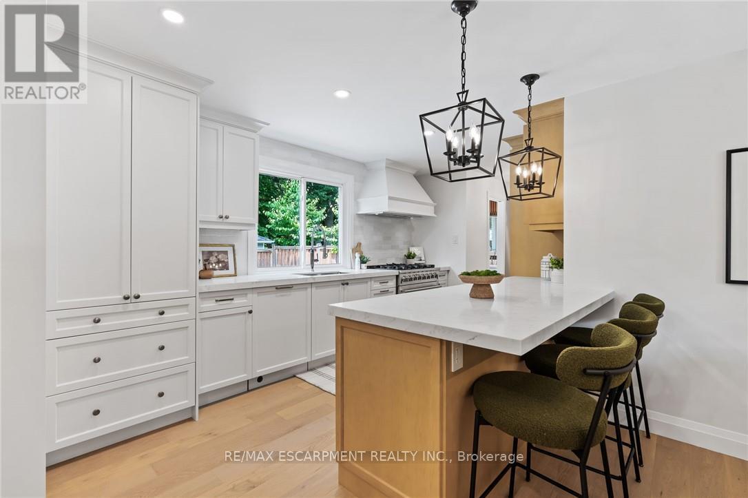 Photo 29 of 250 Linwood Crescent, Burlington ON