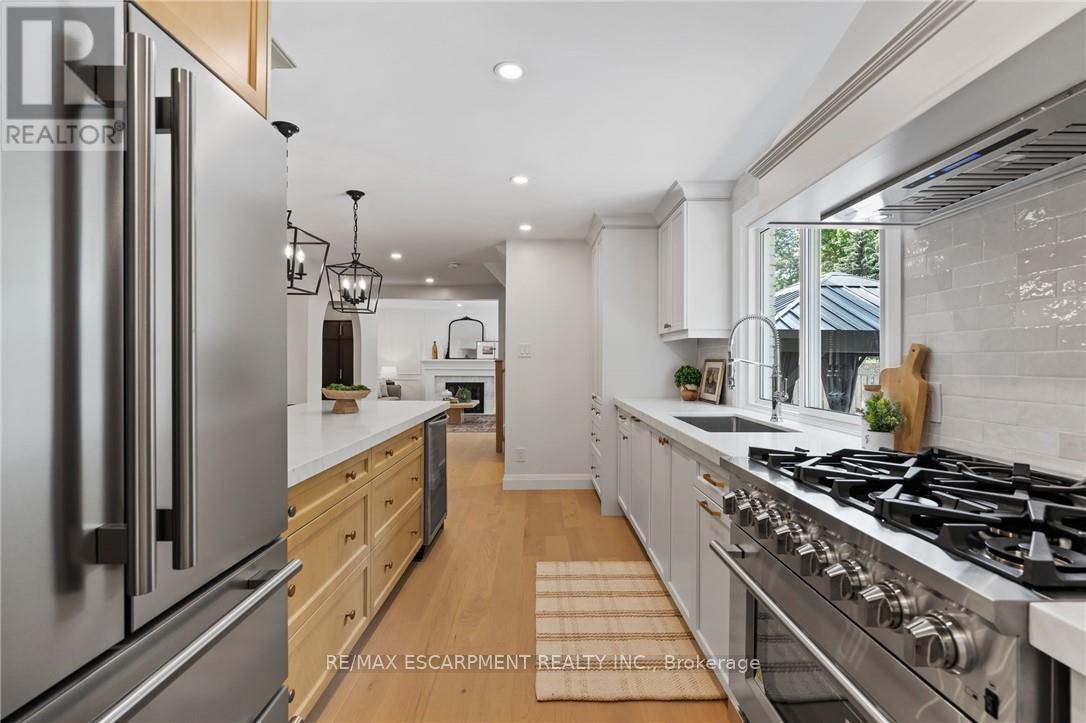 Photo 25 of 250 Linwood Crescent, Burlington ON