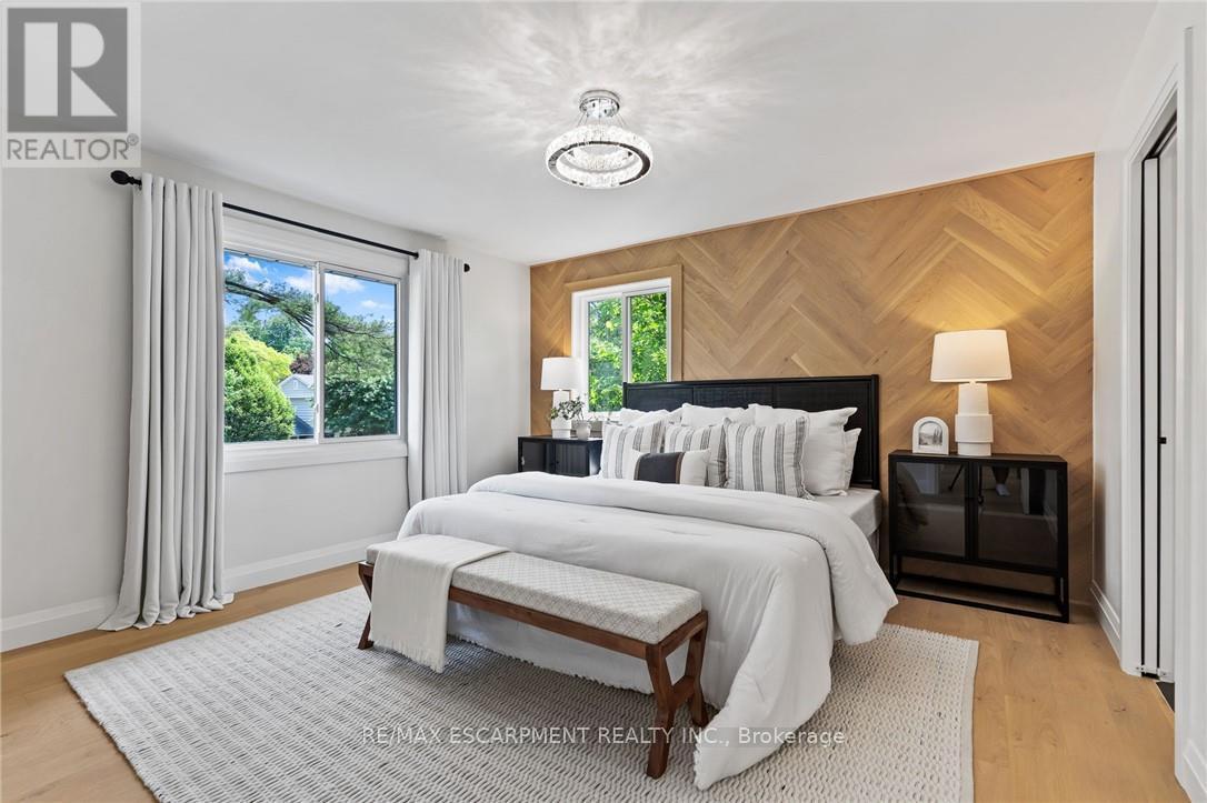 Photo 7 of 250 Linwood Crescent, Burlington ON