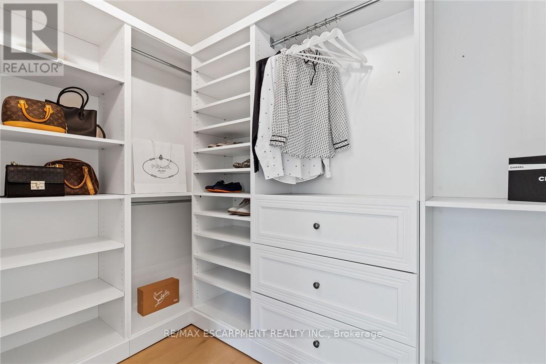 Photo 41 of 250 Linwood Crescent, Burlington ON