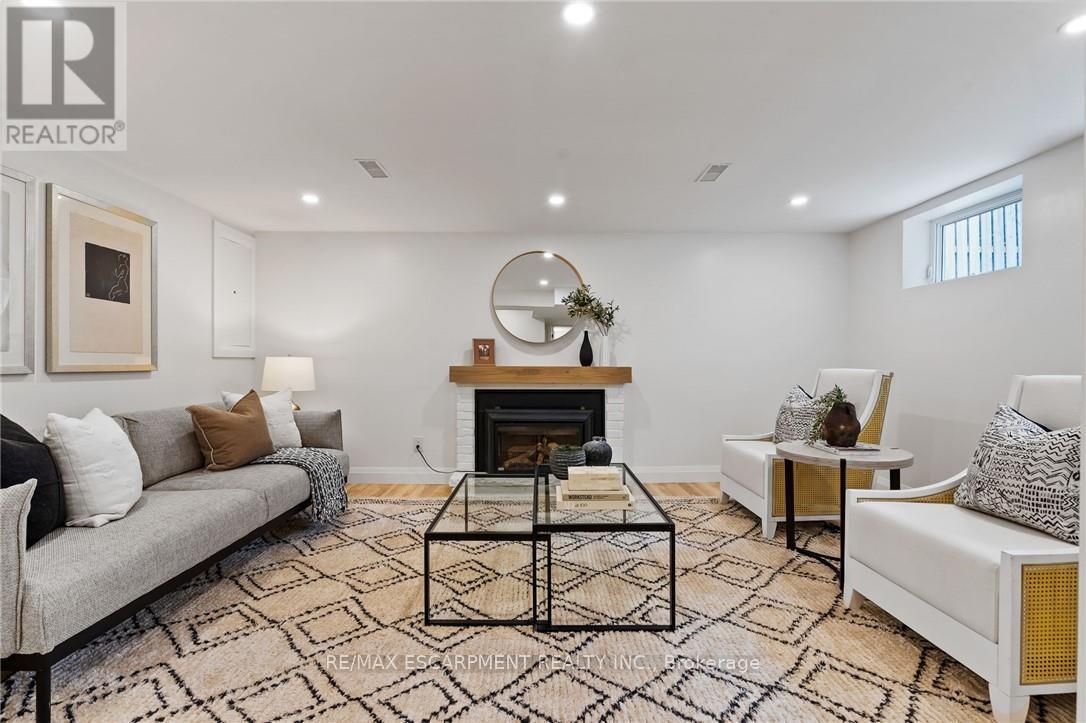 Photo 43 of 250 Linwood Crescent, Burlington ON