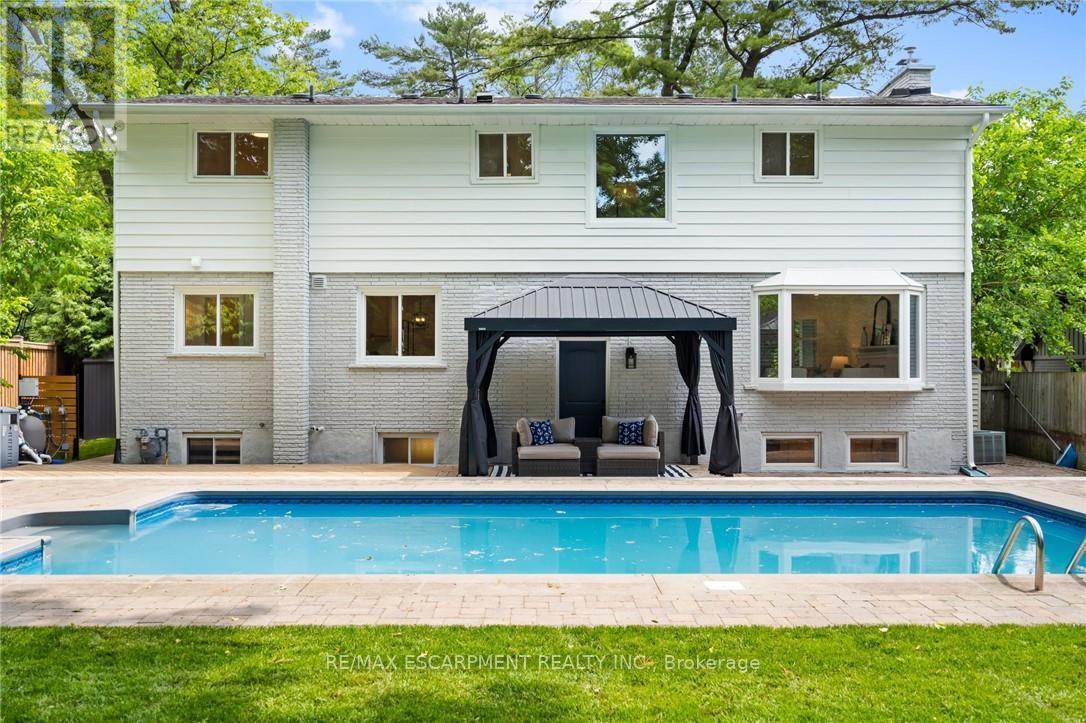 Photo 14 of 250 Linwood Crescent, Burlington ON