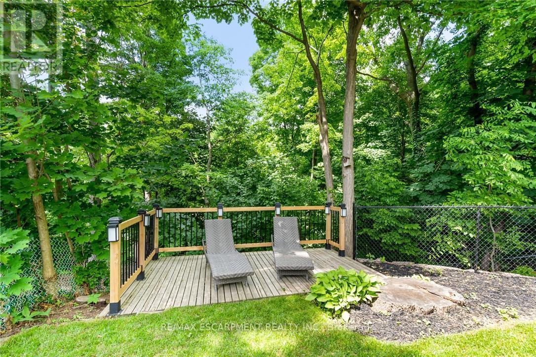 Photo 20 of 250 Linwood Crescent, Burlington ON