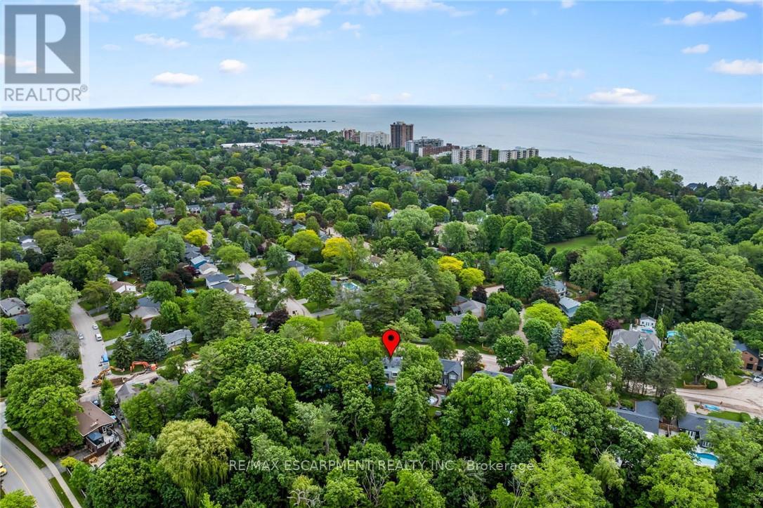 Photo 31 of 250 Linwood Crescent, Burlington ON
