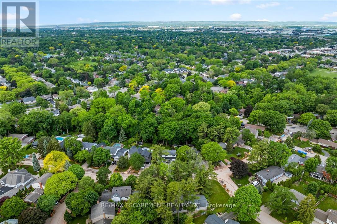 Photo 44 of 250 Linwood Crescent, Burlington ON