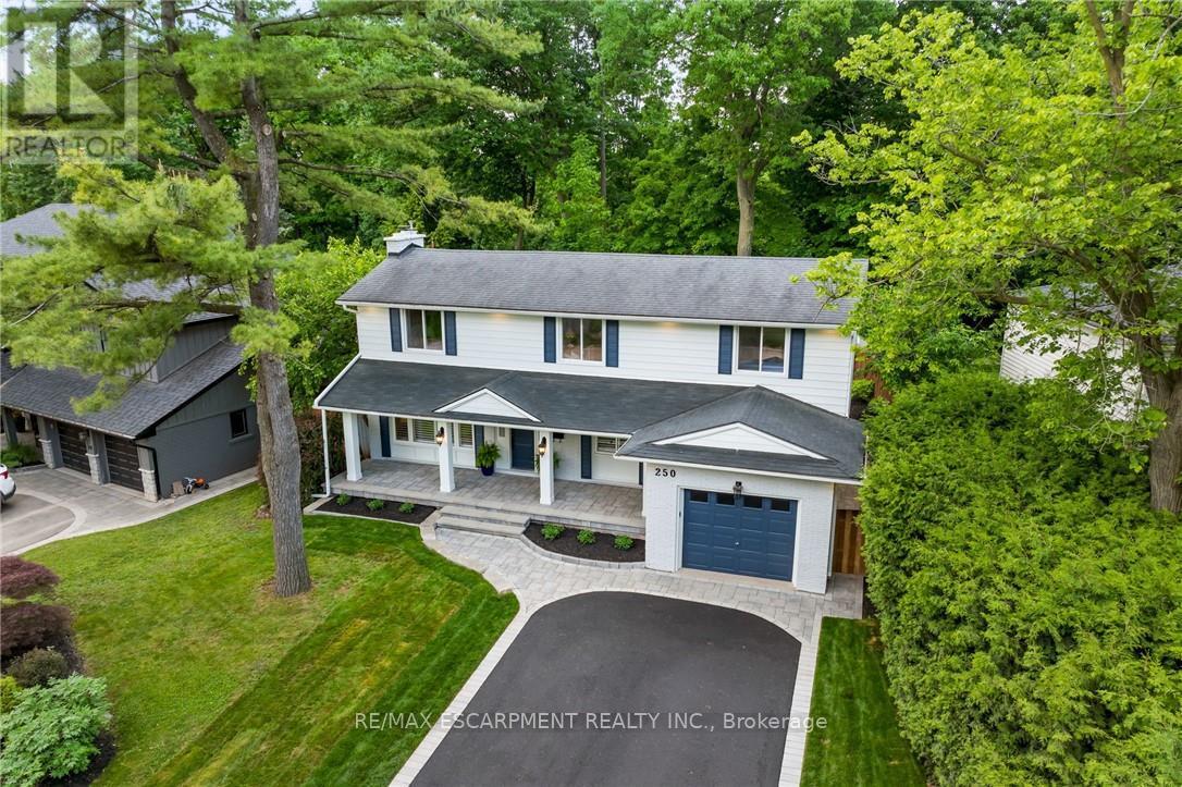 Photo 9 of 250 Linwood Crescent, Burlington ON