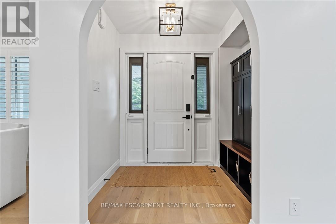 Photo 49 of 250 Linwood Crescent, Burlington ON
