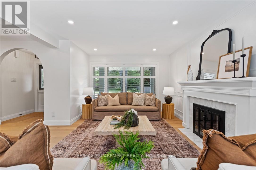 Photo 6 of 250 Linwood Crescent, Burlington ON