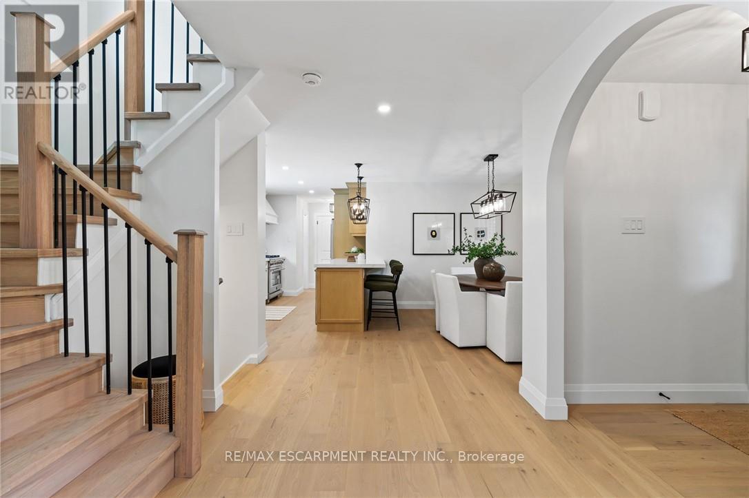 Photo 16 of 250 Linwood Crescent, Burlington ON