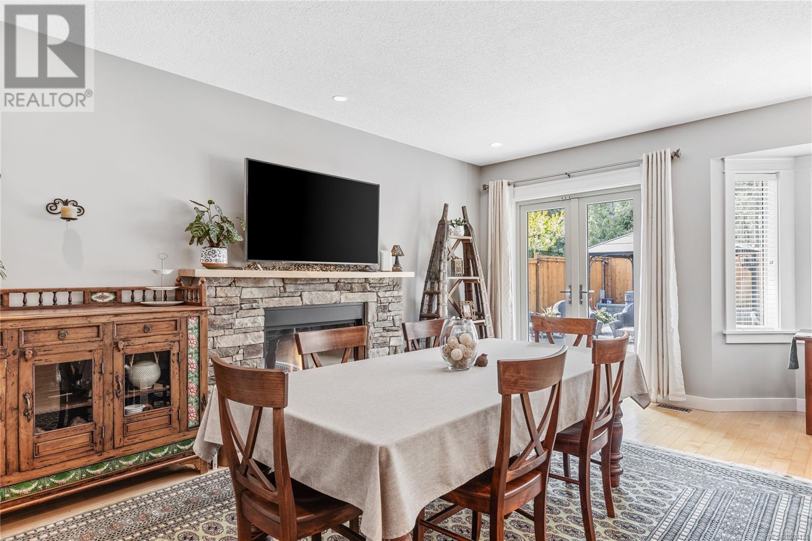 Photo 3 of 423 Craig St, Parksville BC
