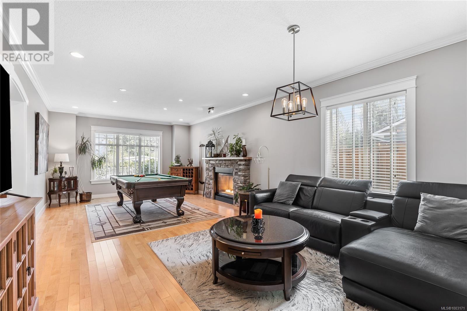 Photo 2 of 423 Craig St, Parksville BC