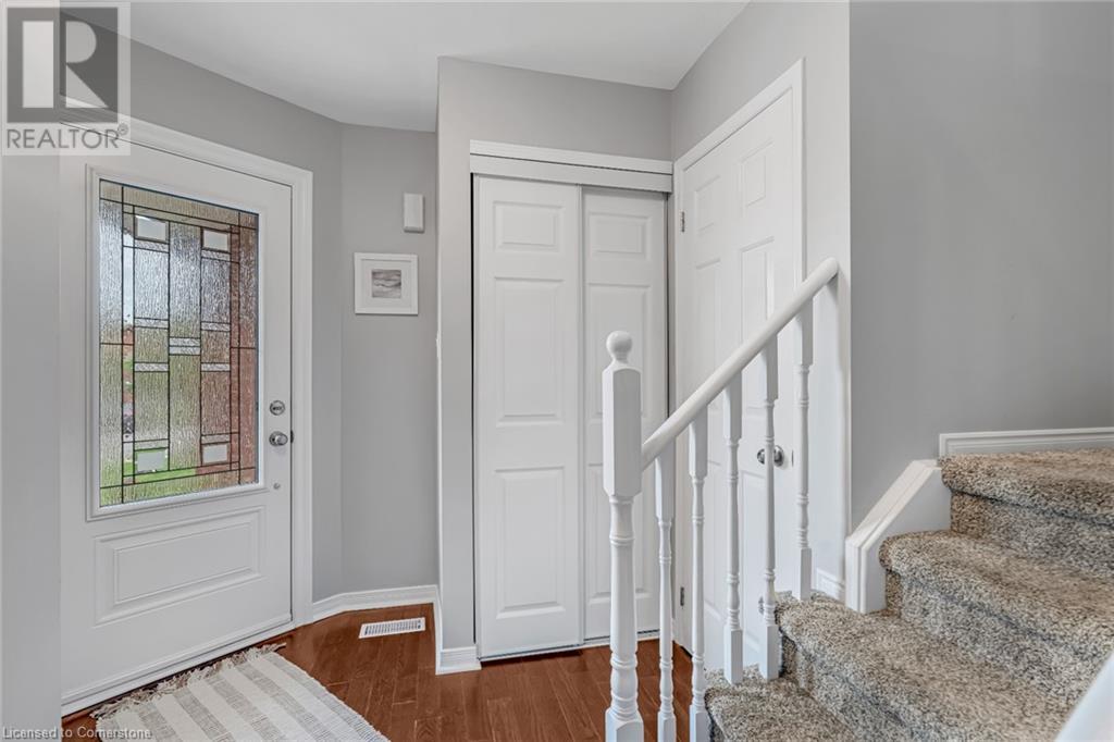 Photo 3 of 15 Smith Drive, Halton Hills ON