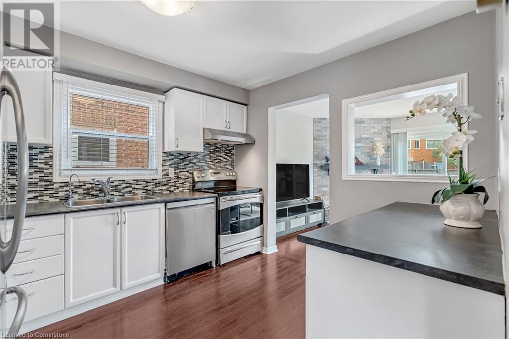 Photo 8 of 15 Smith Drive, Halton Hills ON
