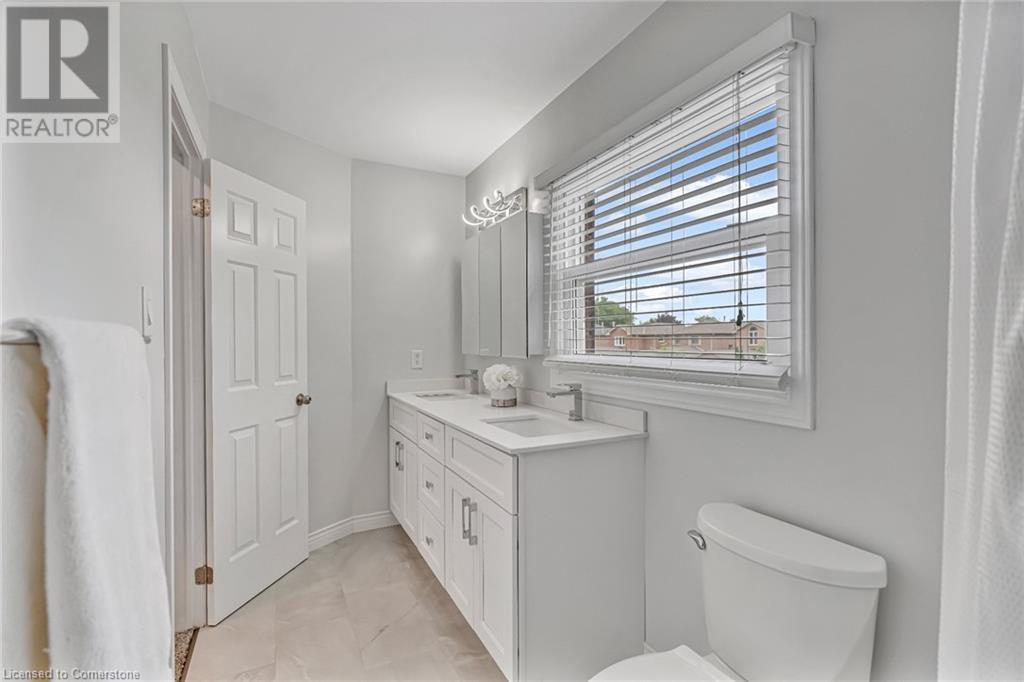 Photo 18 of 15 Smith Drive, Halton Hills ON