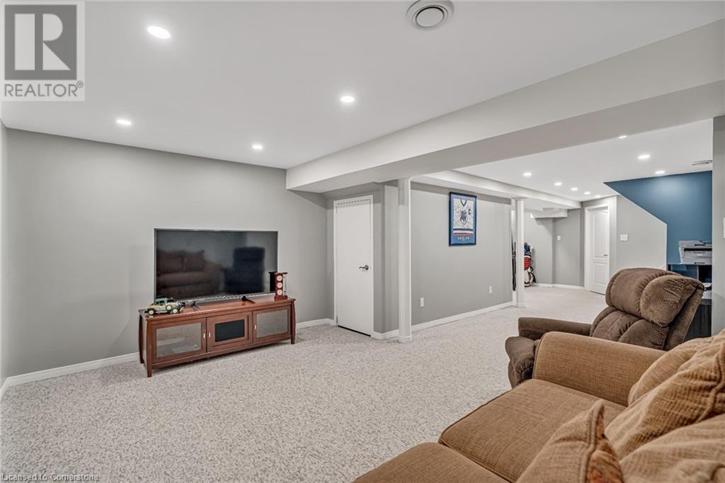 Photo 33 of 15 Smith Drive, Halton Hills ON