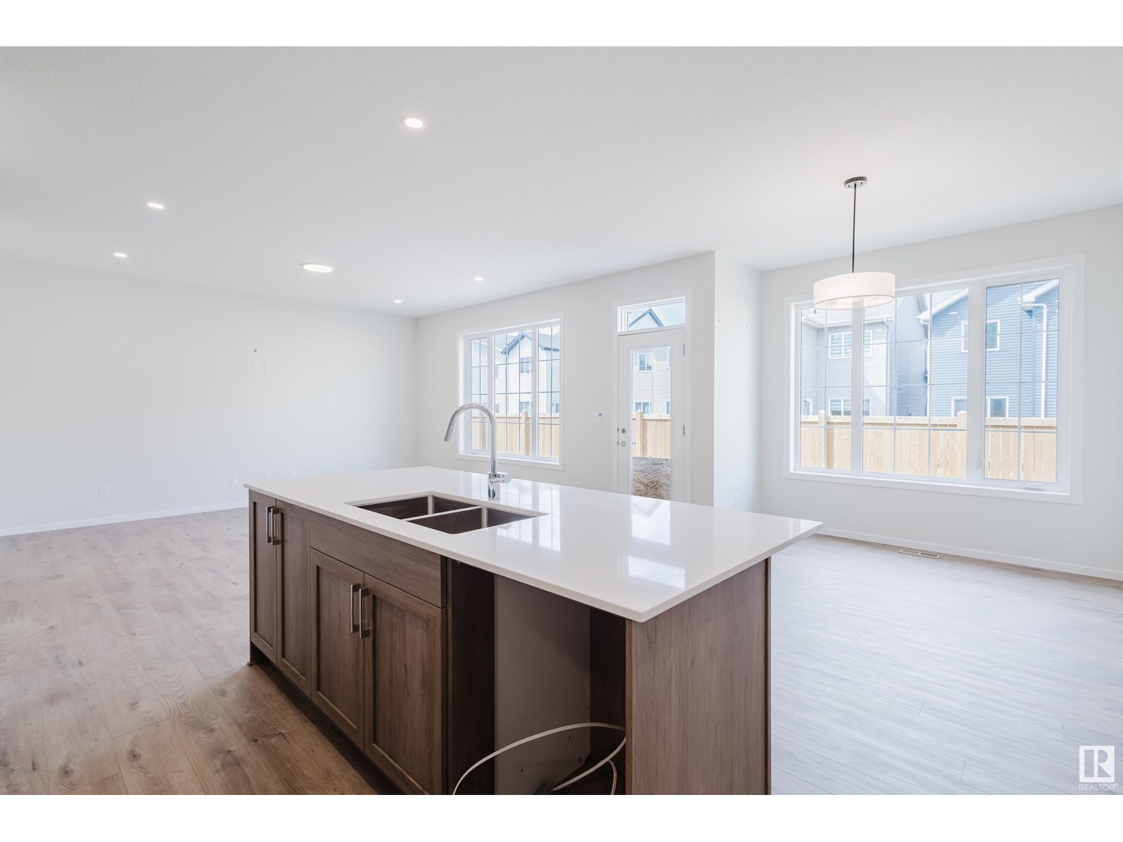 Photo 16 of 2120 209 St Nw, Edmonton AB