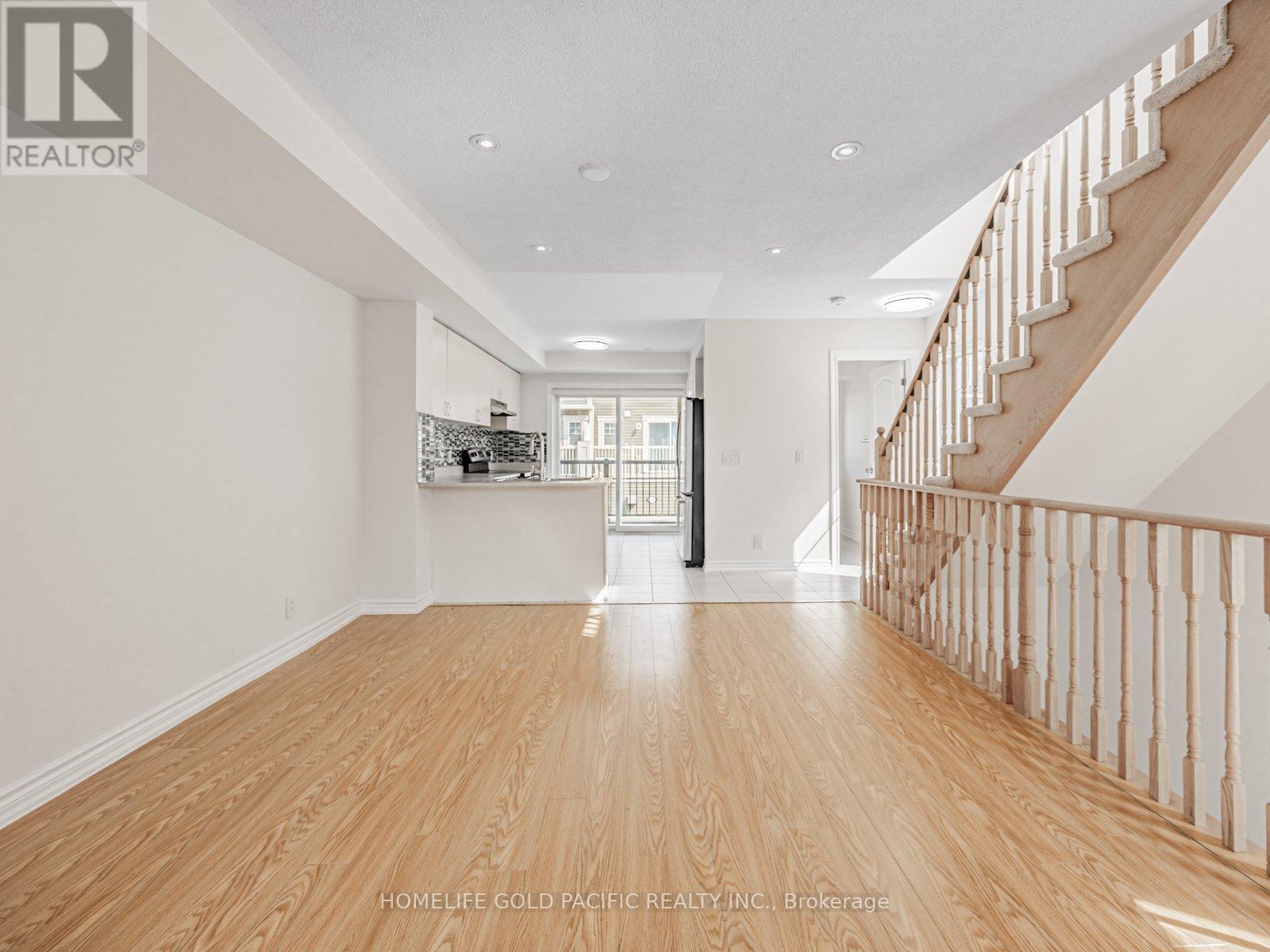 Photo 4 of 28 2500 Hill Rise Court, Oshawa ON