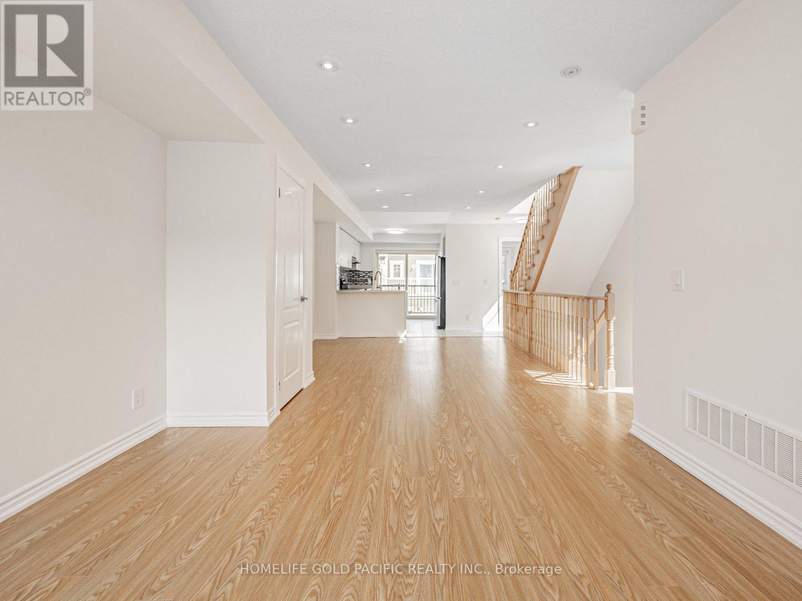 Photo 14 of 28 2500 Hill Rise Court, Oshawa ON