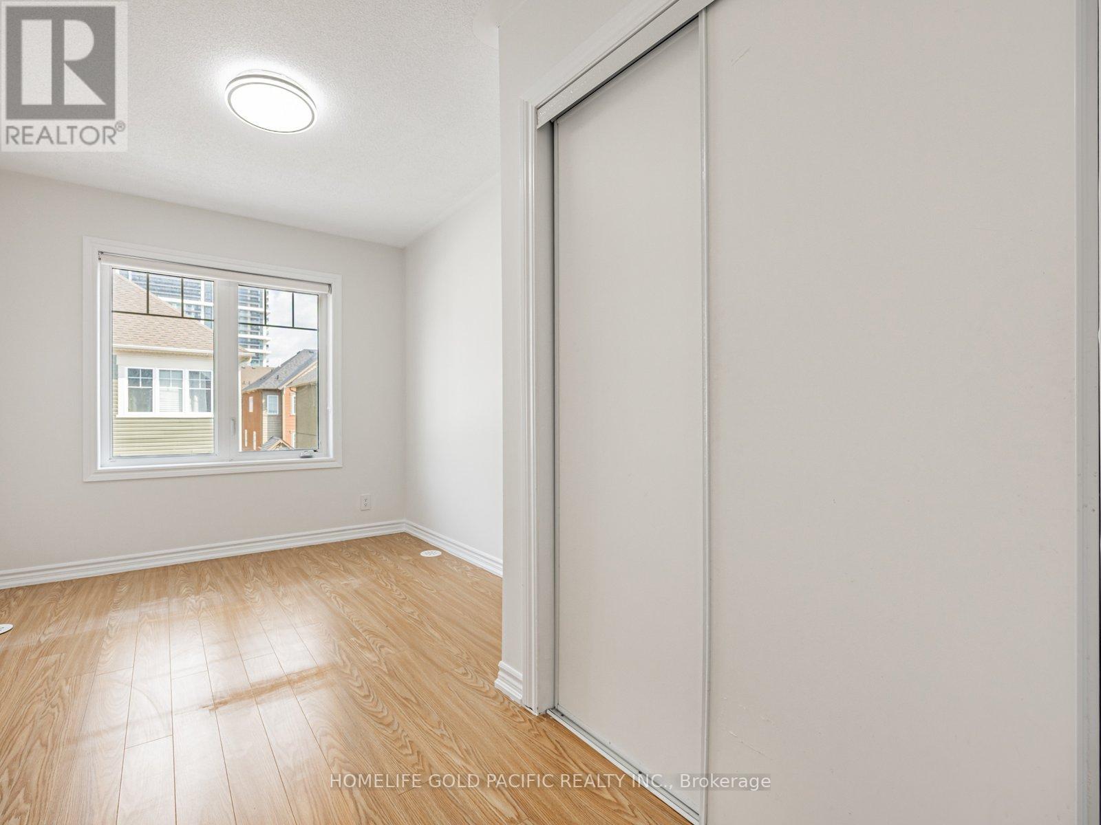 Photo 8 of 28 2500 Hill Rise Court, Oshawa ON