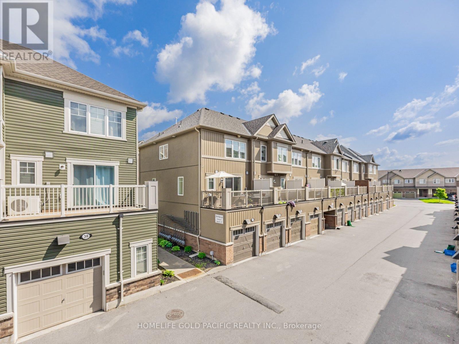 Photo 5 of 28 2500 Hill Rise Court, Oshawa ON