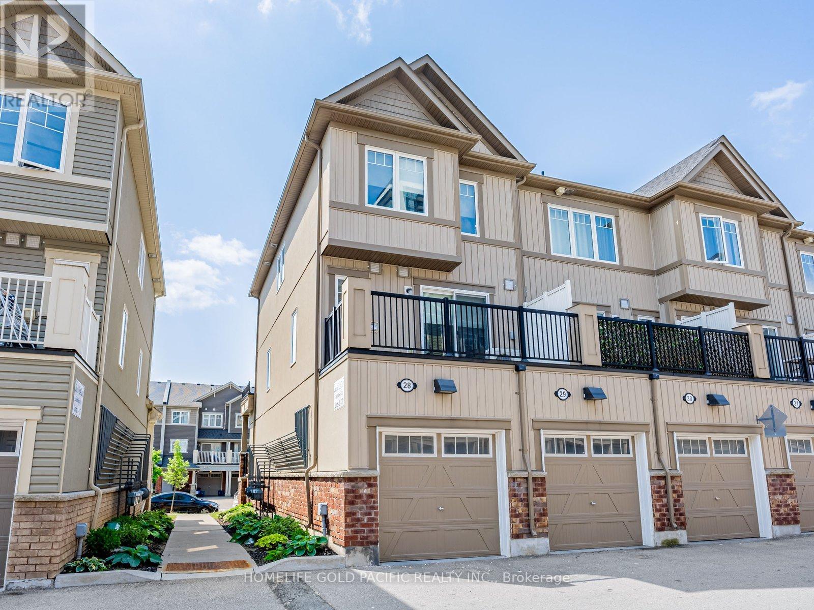 Photo 3 of 28 2500 Hill Rise Court, Oshawa ON