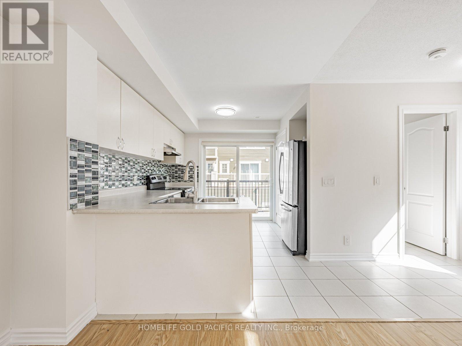 Photo 9 of 28 2500 Hill Rise Court, Oshawa ON