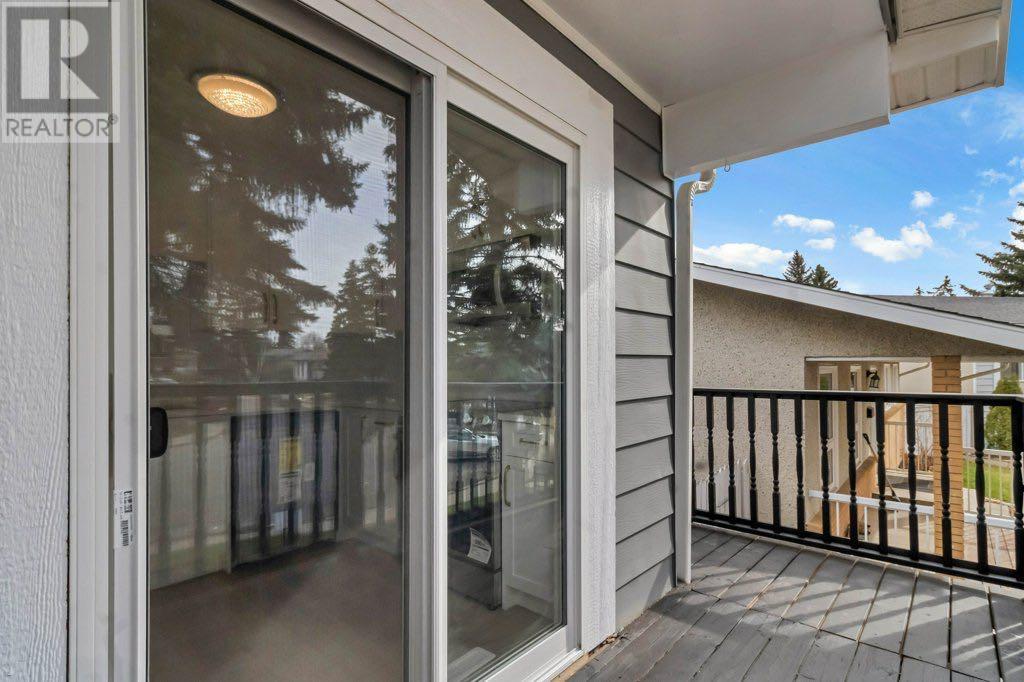 Single Family House Bi-level for Sale in  Penmeadows Close SE Penbrooke Meadows Calgary 