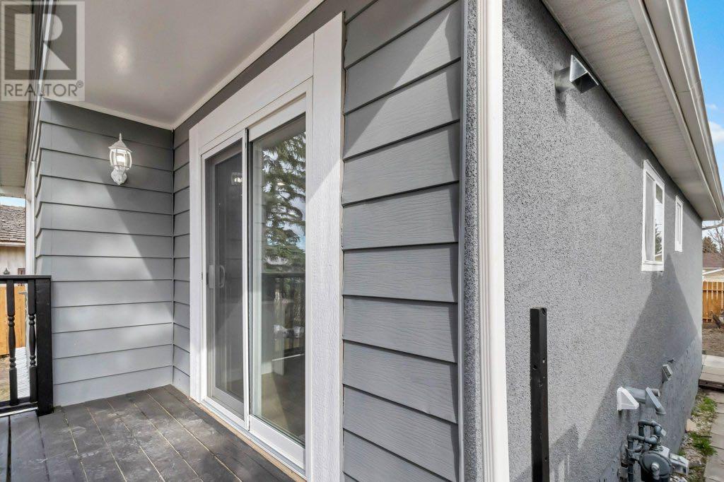 Single Family House Bi-level for Sale in  Penmeadows Close SE Penbrooke Meadows Calgary 