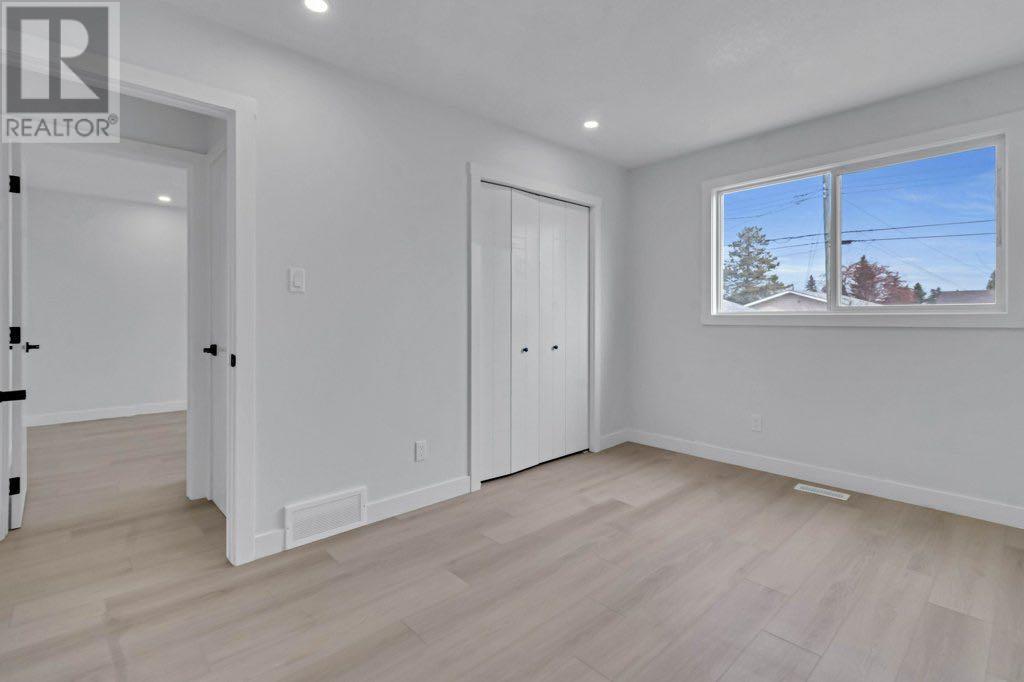 Single Family House Bi-level for Sale in  Penmeadows Close SE Penbrooke Meadows Calgary 
