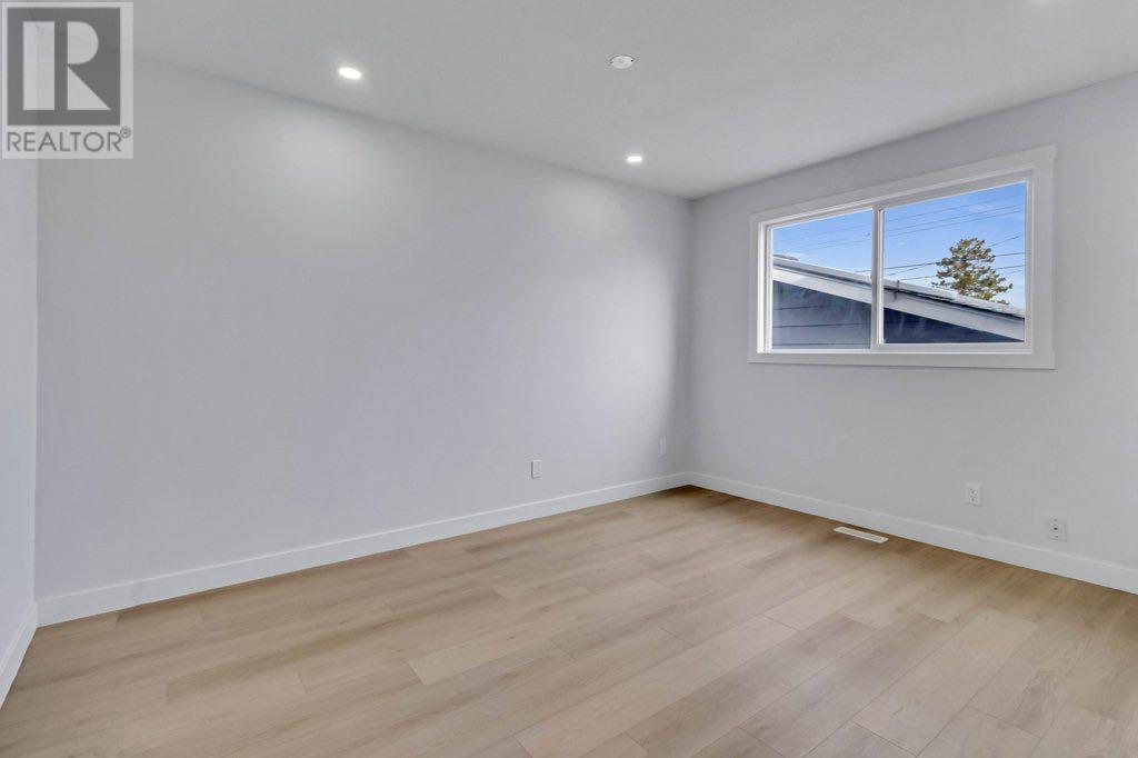 Single Family House Bi-level for Sale in  Penmeadows Close SE Penbrooke Meadows Calgary 