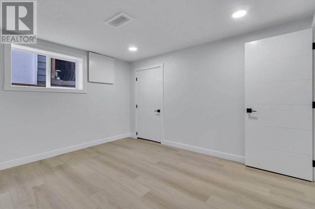 Single Family House Bi-level for Sale in  Penmeadows Close SE Penbrooke Meadows Calgary 